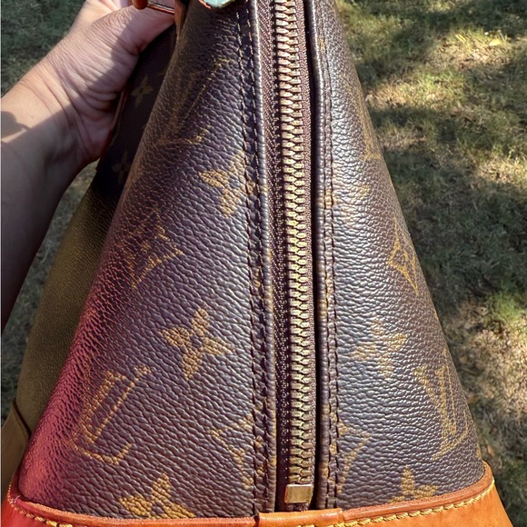 Authentic Louis Vuitton Alma - Picture 6 of 14